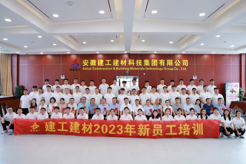 新员工培训集体合影14楼_副本.jpg
