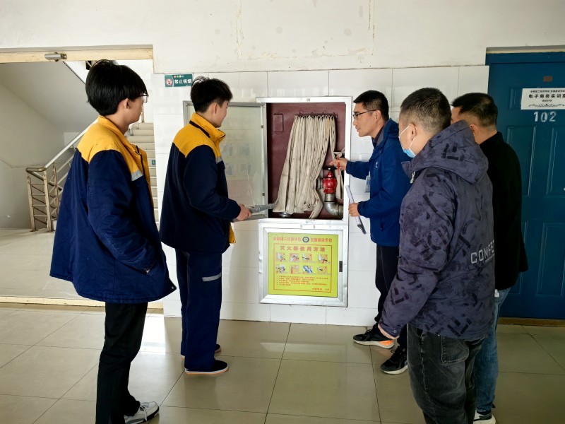 指导学生开展消防检查.jpg